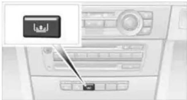 BMW 328i xDrive Sedan (2009) - Rear window blind - 1