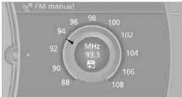 BMW 328i xDrive Sedan (2009) - Selecting the frequency manually - 1