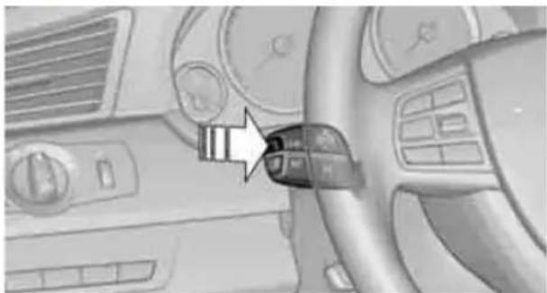 BMW 750i Sedan (2009) - Calling up information on the Info display - 1