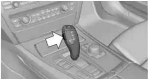 BMW 750i Sedan (2009) - Engaging D, R and N - 2