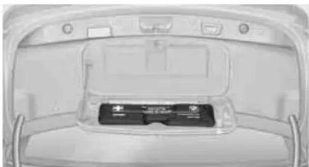 BMW 750i Sedan (2009) - First aid kit\* - 1