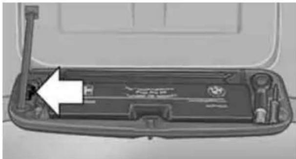BMW 750i Sedan (2009) - Lug bolt lock\* - 1