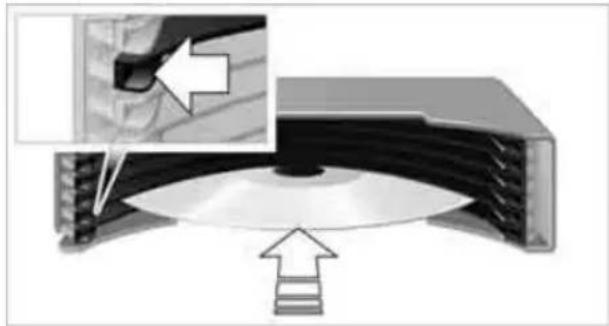 BMW 535i Sedan (2008) - Inserting/removing CDs into/from CD magazine - 1