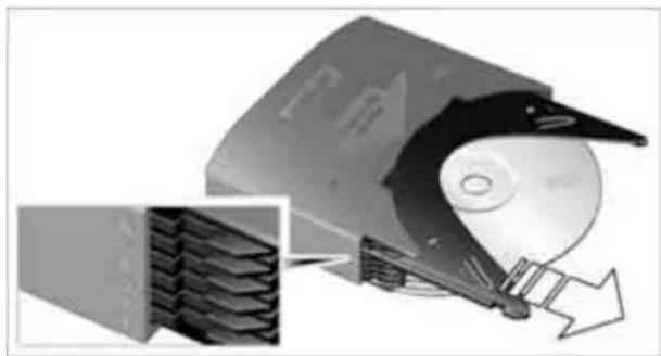 BMW 535i Sedan (2008) - Inserting/removing CDs into/from CD magazine - 2