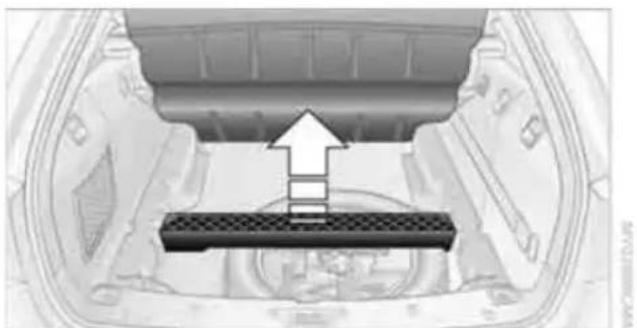 BMW 535i Sedan (2008) - Sports Wagon: removing and installing floor panel flap of storage area package - 4