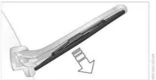 BMW 535i Sedan (2008) - Wiper blade replacement - 2