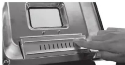 BREVILLE The Custom Loaf BBM800 - Remplisser le distributeur automatique de fruits et de noix - 1
