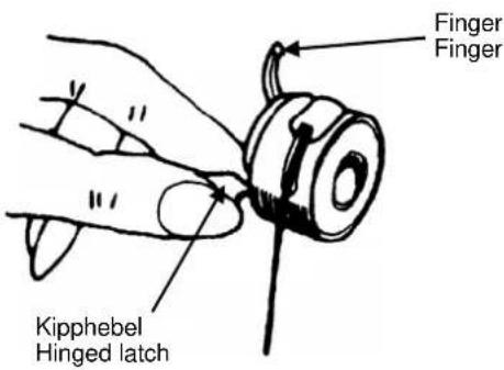 AEG 11220 - EINSETZEN DER SPULENKAPSEL IN DEN GREIFER / INSERTING BOBBIN CASE INTO SHUTTLE RACE - 1