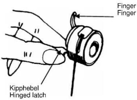 AEG 112701 - EINSETZEN DER SPULENKAPSEL IN DEN GREIFER INSERTING BOBBIN CASE INTO SHUTTLE RACE - 1
