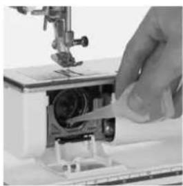 BERNINA Activa 145 - Cleaning - 3