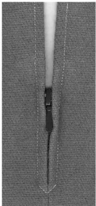 BERNINA Artista 165 - Zippers - 1