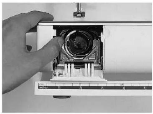 BERNINA Artista 165 - Cleaning - 2