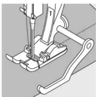 BERNINA Artista 165 - Guiding the fabric - 3