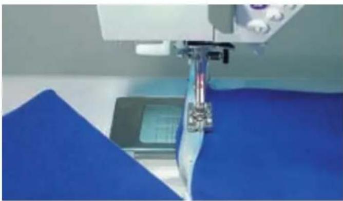 BERNINA Artista 200 - Tweede ritshelft inzetten - 2
