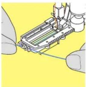 BERNINA Artista 200 - Vuldraad in de automatische knoopsgatvoet nr. 3A hangen - 1