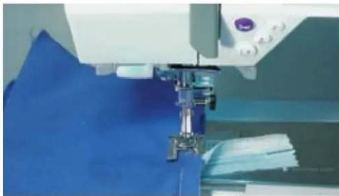 BERNINA Artista 200 - Tweede ritshelft inzetten - 3