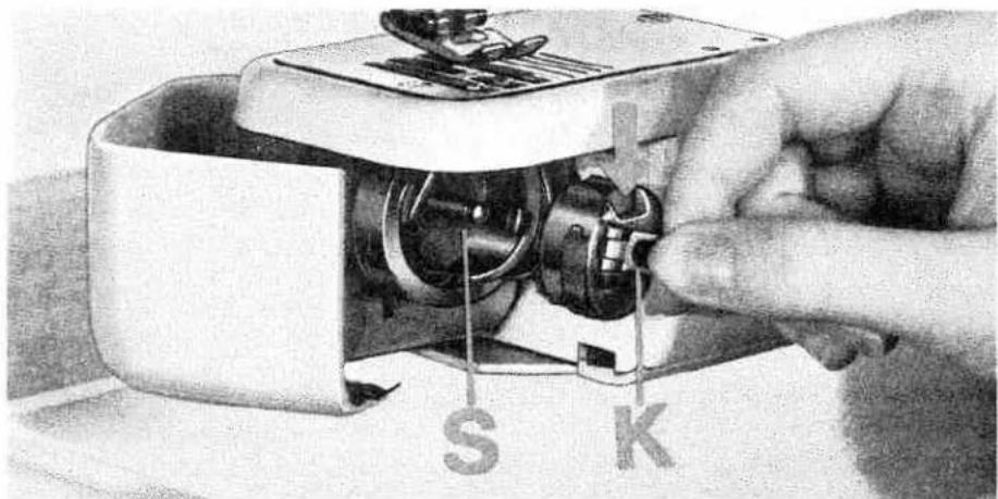 PFAFF 1213 - ... to wind the bobbin and disengage the sewing mechanism: - 4