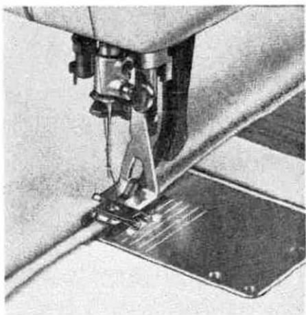 PFAFF 1213 - Reinforcing hems in elastic fabrics (jersey, Lastex, etc.) - 5