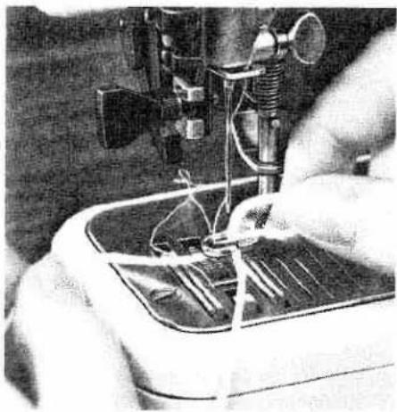 PFAFF 1214 - Darning with wool thread - 2