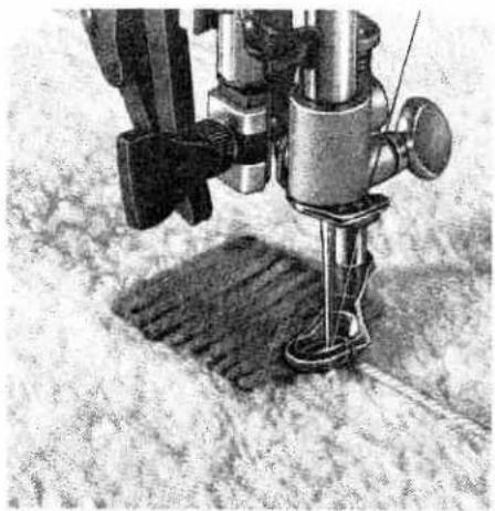 PFAFF 1214 - Darning with wool thread - 4