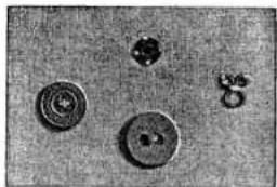PFAFF 130-6 - Sewing on buttons (Fig. 16 and 17) - 4