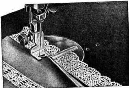 PFAFF 130-6 - Running on lace - 1