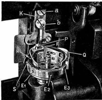 PFAFF 130-6 - To take apart and clean the hook (Fig. 13) - 1