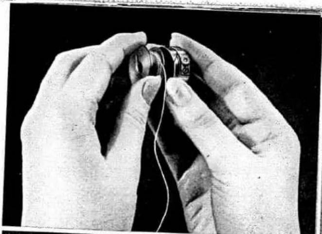 PFAFF 339 - Replacing the Loaded Bobbin - 1