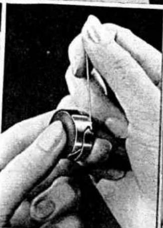 PFAFF 339 - Replacing the Loaded Bobbin - 3