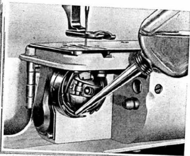 PFAFF 339 - Oiling and Cleaning the Machine - 1