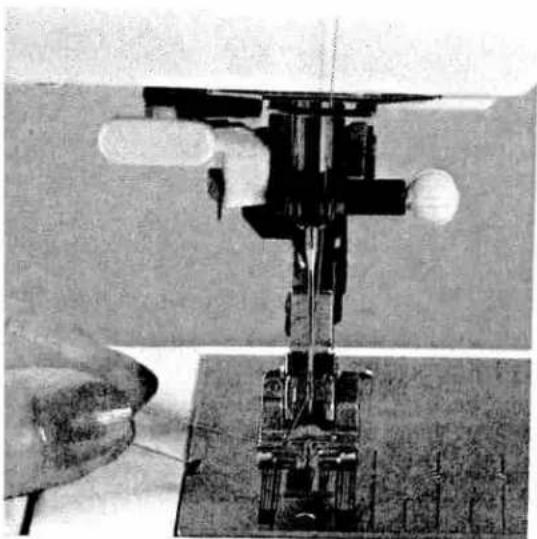 PFAFF 6250 - Drawing up the bobbin thread - 1
