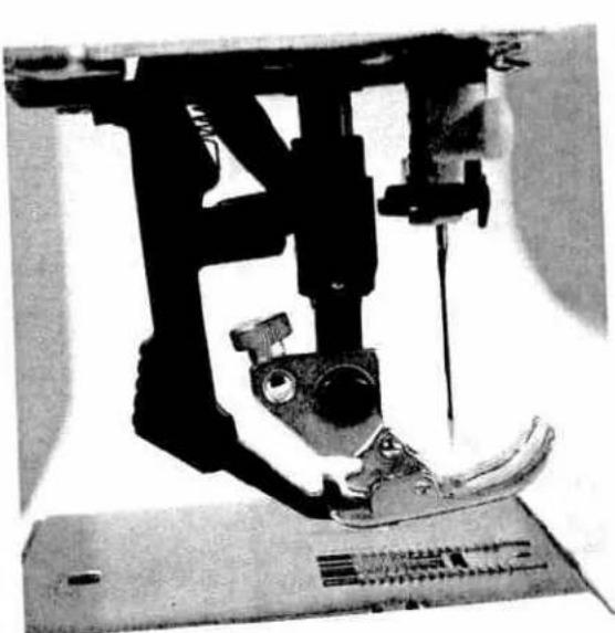 PFAFF 6250 - he built-in dual fabric feed - 1