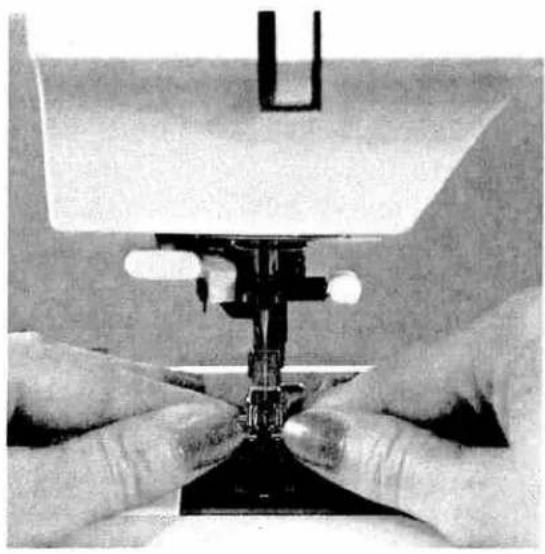 PFAFF 6250 - Thread trimmer - 1