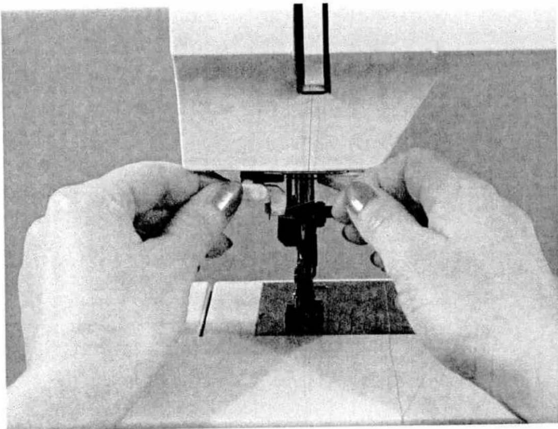 PFAFF 6250 - Threading the needle thread Switch off the main switch - 1