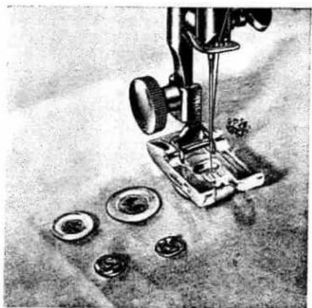 PFAFF 79 - Button Sewing - 1
