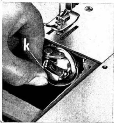 PFAFF 92 - Removing the Bobbin Case - 1