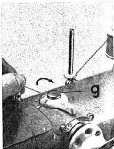 PFAFF automatic 262 - Winding the Bobbin - 3