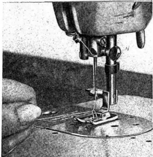 PFAFF automatic 262 - Operating the Needle Threader - 2