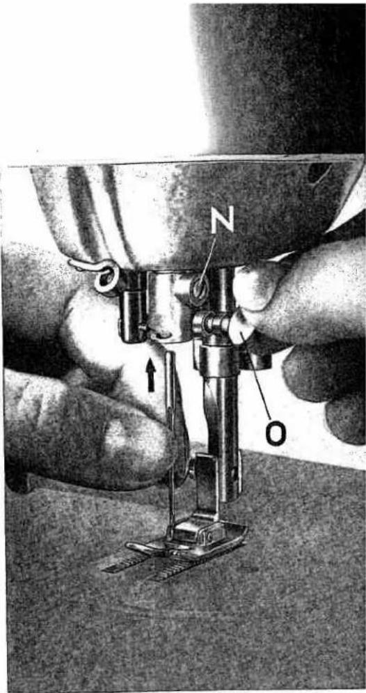 PFAFF automatic 262 - Changing the Needle - 1