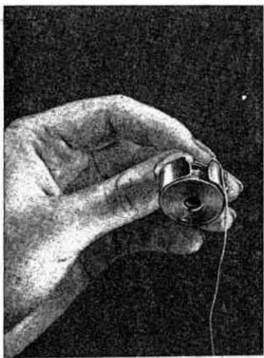 PFAFF automatic 262 - Inserting the Bobbin Case - 3