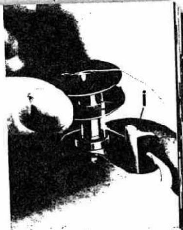 PFAFF automatic 332 - Winding the Bobbin - 6