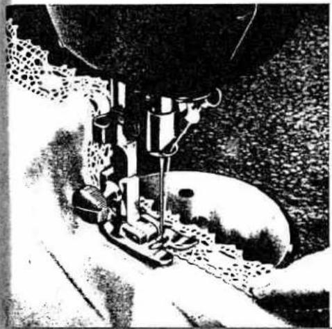 PFAFF automatic 332 - Inserting Lace - 2