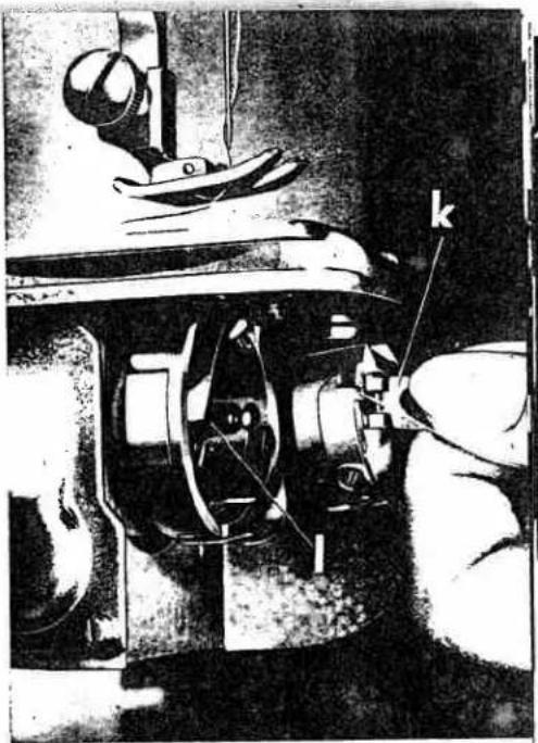 PFAFF automatic 332 - Inserting the Bobbin Case - 1