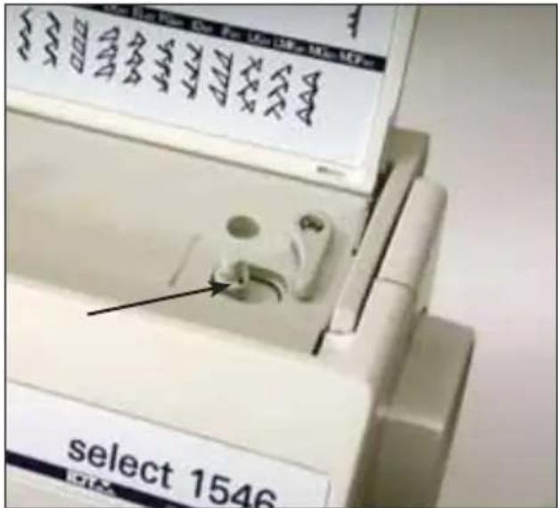 PFAFF ClassicStyle home 1529 - Placing the bobbin - 2