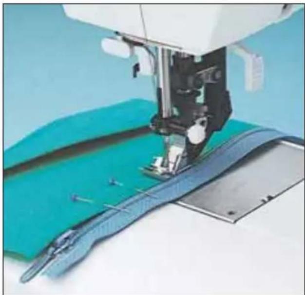PFAFF ClassicStyle home 1529 - Fully concealed, sew-in zipper - 3