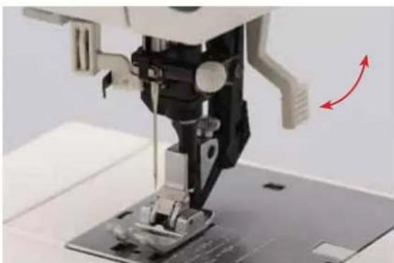 PFAFF ClassicStyle Quilt 2027 - Integrated Needle threader - 3