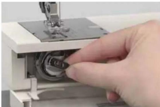 PFAFF ClassicStyle Quilt 2027 - Bobbin door - 1