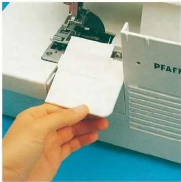 PFAFF coverlock 4852 - Adjusting the machine to the cover stitch (Prog. 02) and two thread chainstitch (Prog. 01) - 3