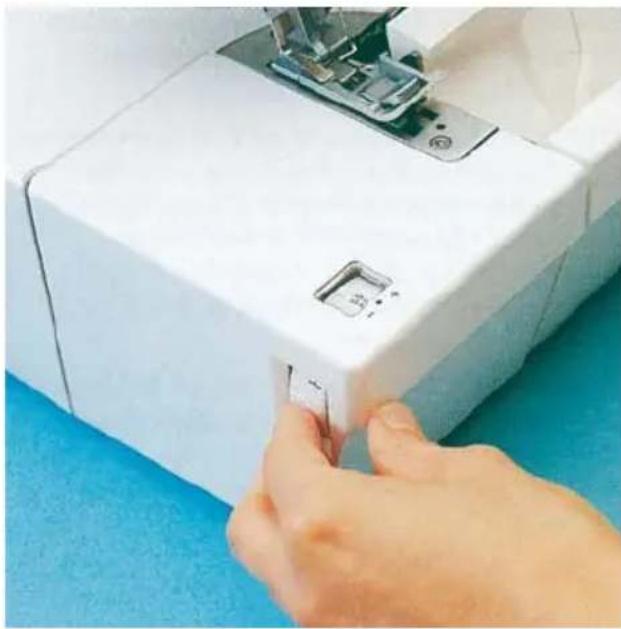 PFAFF coverlock 4852 - Switch off the electrical power - 4