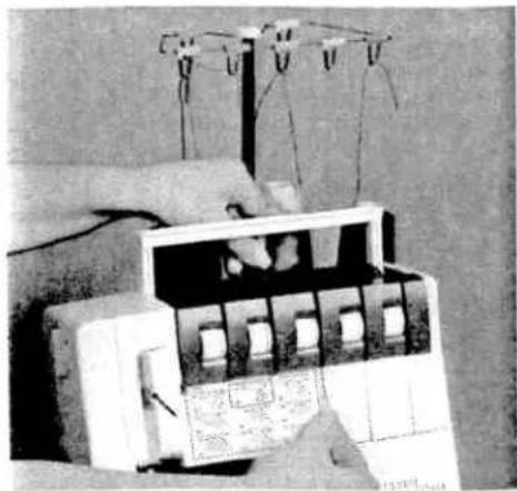 PFAFF coverstyle 4850 - Threading the thread guides - 1